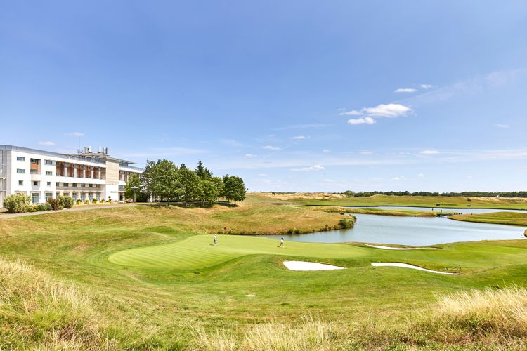 Picture2_LeGolfNationalalamoureuxjpg