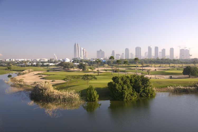 Emirates Faldo Golfbaan Dubai Skyline