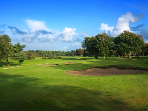 Manoir Holes