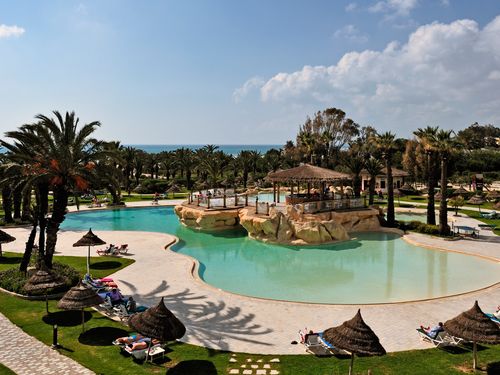 Summer_Pool_Day_View_4