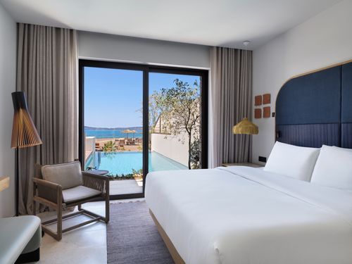 W_Costa_Navarino_ _WOW_Beachront_Suite_bedroom