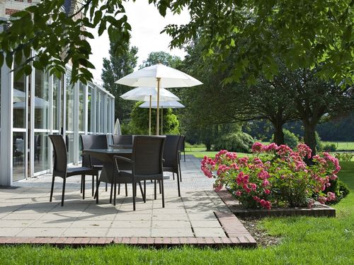 Frankrijk Noordfrankrijk Hotel Chateautilques Terras Tuin