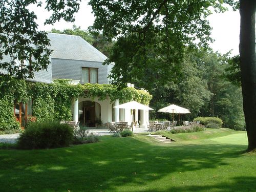 Louvain La Leuve Belgie Brussel Clubhuis.JPG