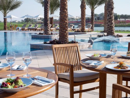 Theadressmontgomerie Tafels Zwembad.JPG