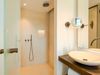 King_Garden_View_Bathroom_1