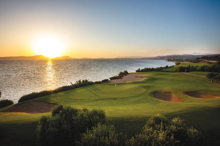 Beste maanden om te golfen in Costa Navarino: klimaat, tips en reistijd